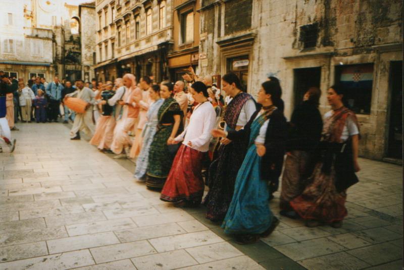 1996 Indradyumna Swami Harinam 5