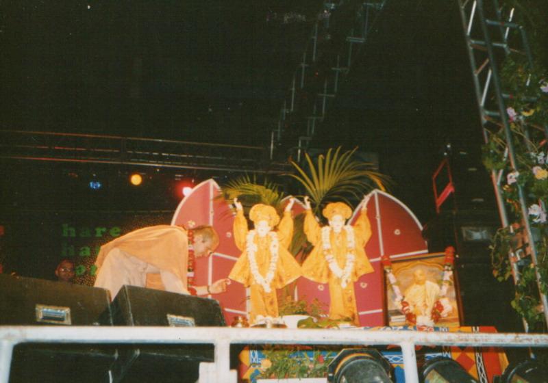 1993 Gauranga Bhajan Band Koncert U Zg 7000 Ljudi 2
