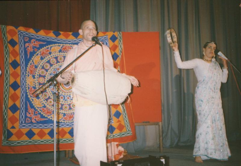 1995 Depadans With Krsna Ksetra Prabhu 1