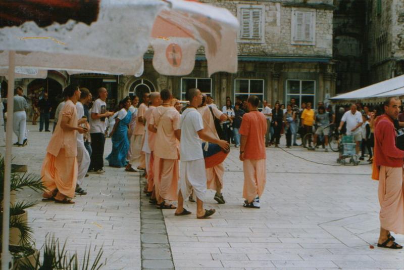 1995 Indradyumna Swami Harinam 2