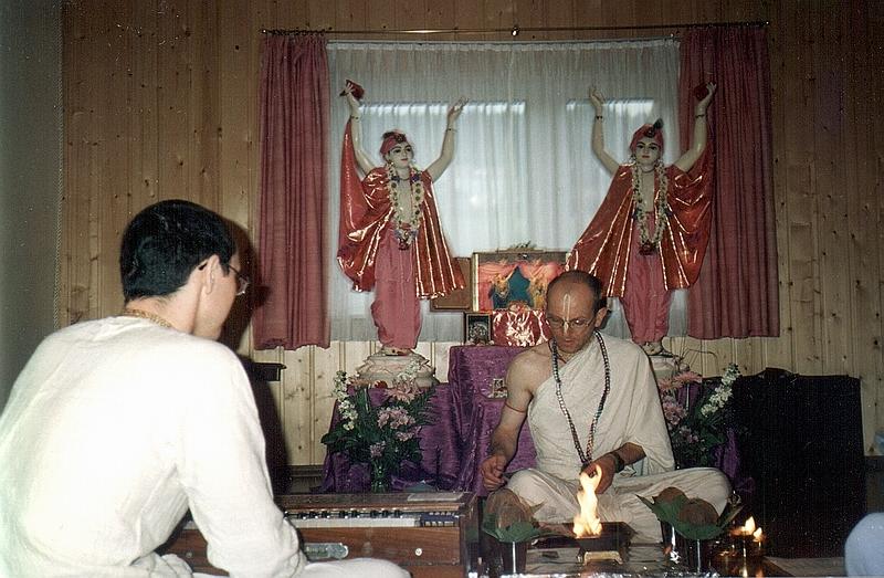 1994. Nandanandana (D) - Hrdaya Govinda das 01