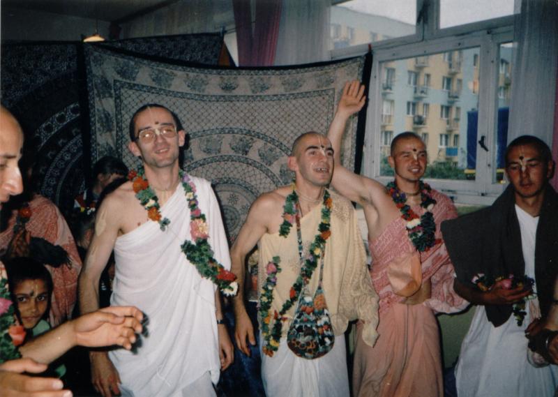92_DRd, Radhe Govinda & Sri Visnu Puri inicijacija_2000