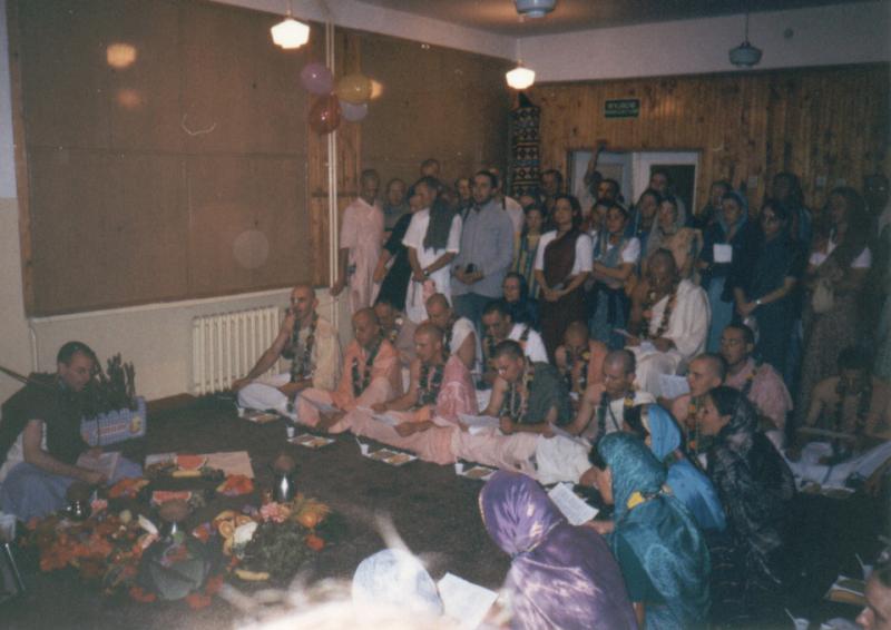 98_DRd, Radhe Govinda & Sri Visnu Puri inicijacija_2000