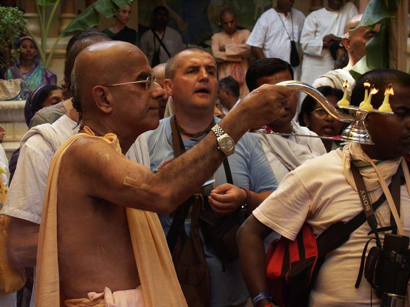 22 10 Go puja, Govardhan puja 48
