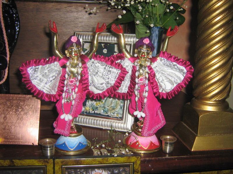 Split - SF HH Bir Krsna Goswami 43