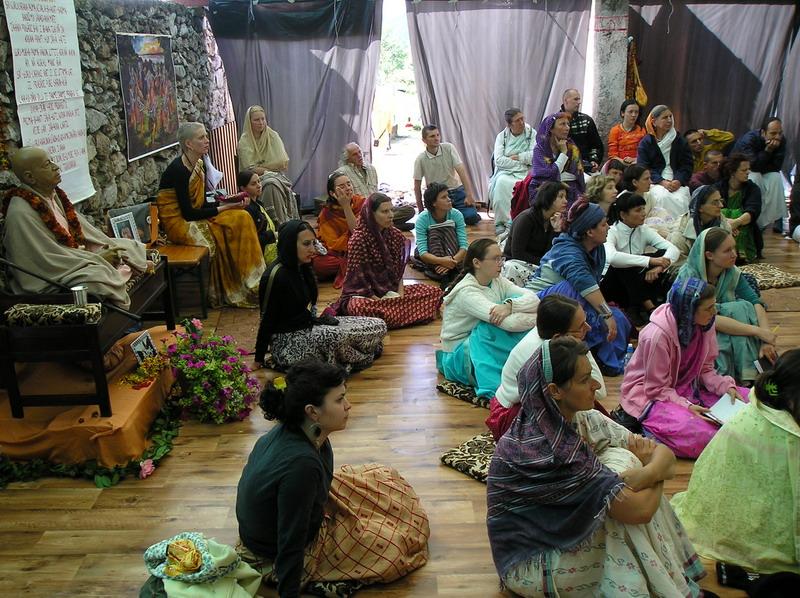 z (4)- u temple roomu