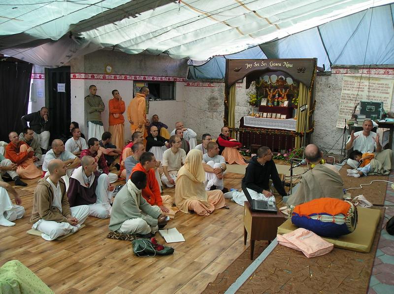 z (5)- u temple roomu