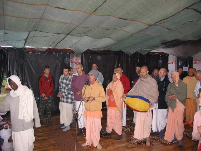 Ÿ (4)- Vijay pr vodi kirtan