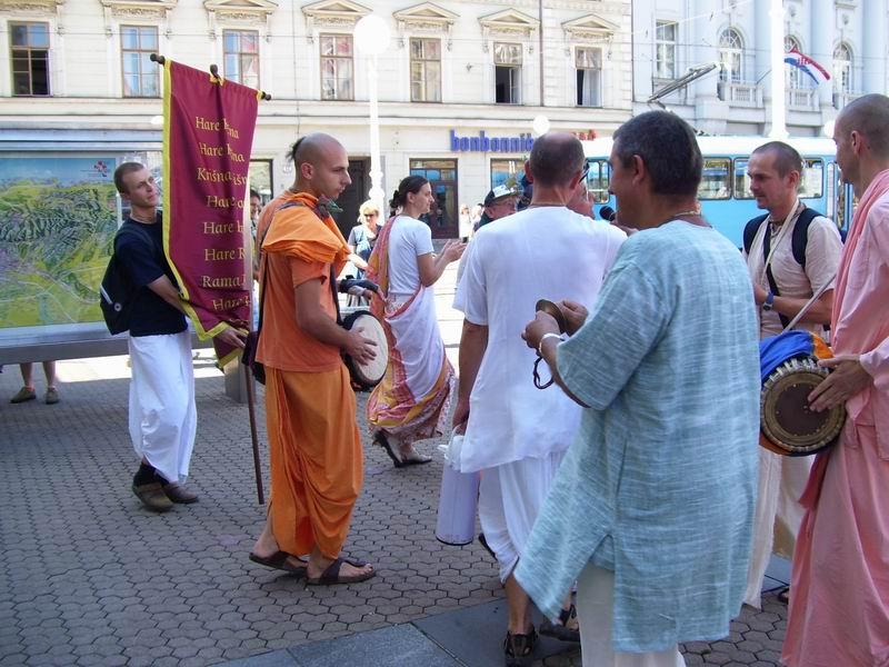 Harinamu sa Mahavisnu Swamijem 18