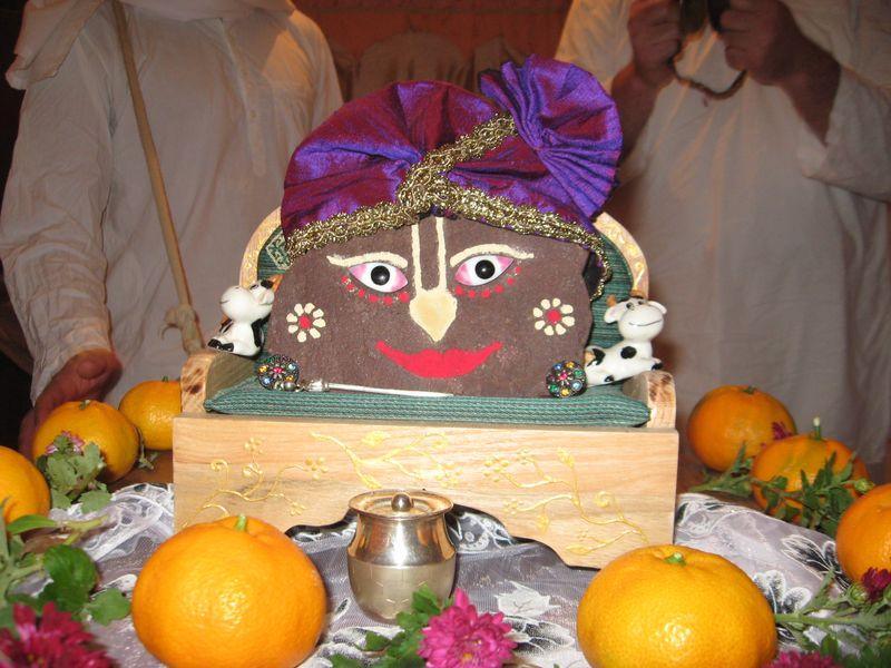 govardhana puja_pula (62) 10-30-2008
